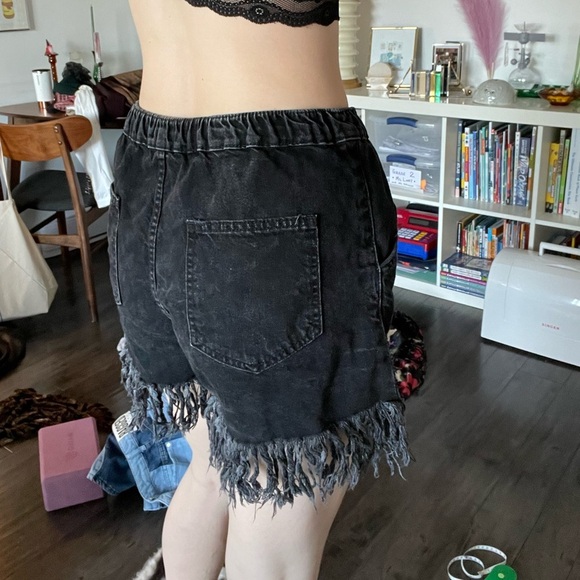 Black frayed cutoff jean shorts - zara - 8 - Picture 5 of 5